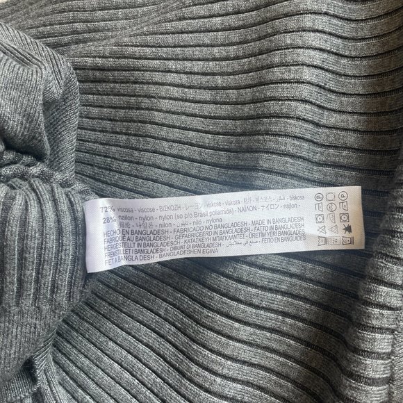 Zara- Grey Turtleneck ribbed sweater - tight and slightly cropped- Size Small - Picture 4 of 4